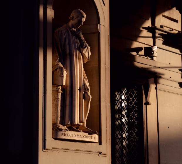 The Uffizi before opening